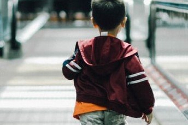 6 Tips to Travel Internationally with Kids